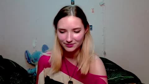 _kikiclark_ online show from 10/11/25, 07:56