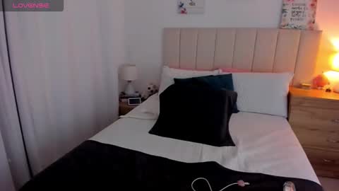 Snapshot of _kimdesire chatting on 11/19/25, 03:50 Kim online show from 11/19/25, 03:50