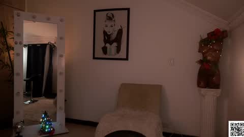 Snapshot of _lady_di chatting on 12/13/24, 03:38 Not on OF Some stuff for sale online show from 12/13/24, 03:38