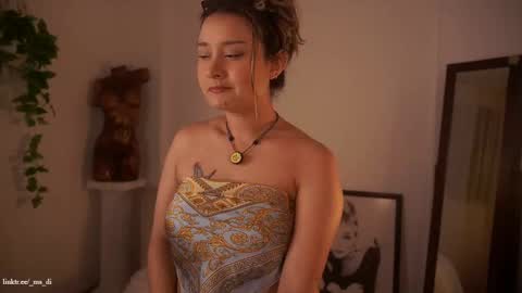 Snapshot of _lady_di chatting on 09/19/25, 04:03 Not on OF Some stuff for sale online show from 09/19/25, 04:03
