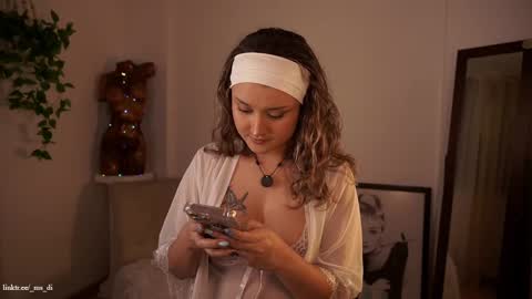 Snapshot of _lady_di chatting on 10/23/25, 03:28 Not on OF Some stuff for sale online show from 10/23/25, 03:28