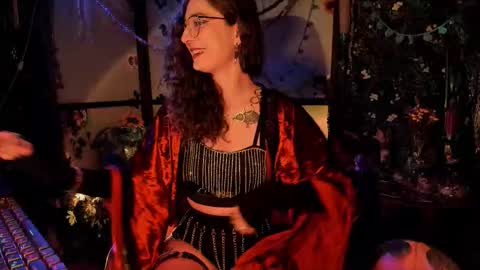 Snapshot of _lady_luna_ chatting on 10/11/25, 12:10 Lady Luna online show from 10/11/25, 12:10