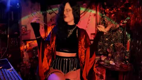 Lady Luna online show from 10/20/25, 11:49