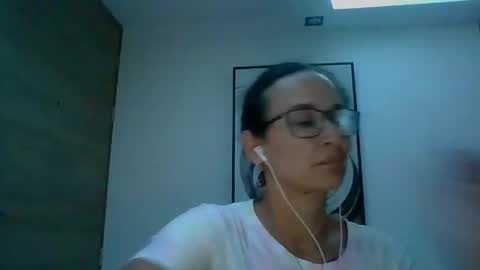 SANDRA online show from 09/16/25, 06:14