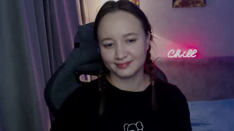 _lalune_ online show from 10/14/25, 02:51