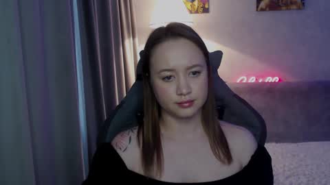 _lalune_ online show from 10/22/25, 05:41