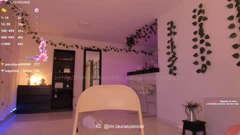Snapshot of _lauraspencer_ chatting on 01/17/25, 05:32 Laura online show from 01/17/25, 05:32