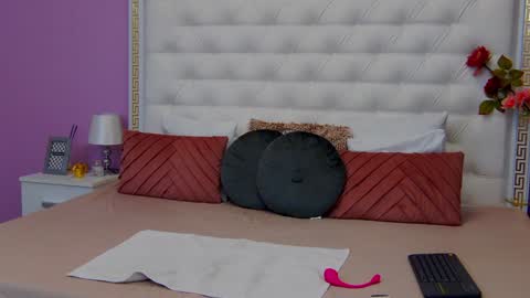 Snapshot of _lenapaul_ chatting on 01/28/25, 06:49 Lena Paul online show from 01/28/25, 06:49
