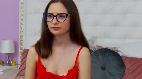 Snapshot of _lenapaul_ chatting on 02/06/25, 05:35 Lena Paul online show from 02/06/25, 05:35