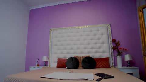 Snapshot of _lenapaul_ chatting on 09/15/25, 04:01 Lena Paul online show from 09/15/25, 04:01