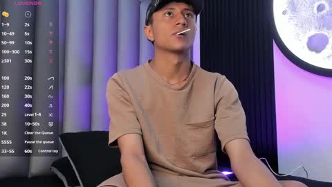 _leohot_ online show from 10/22/25, 03:07