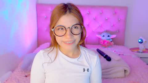 Snapshot of _lloou_ chatting on 12/17/24, 10:54 Sofia 3 online show from 12/17/24, 10:54