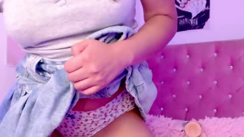 Snapshot of _lloou_ chatting on 02/15/25, 10:21 Sofia 3 online show from 02/15/25, 10:21