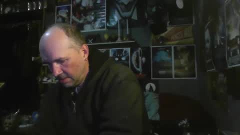 Snapshot of _longfellow chatting on 10/31/25, 12:00 That guy online show from 10/31/25, 12:00