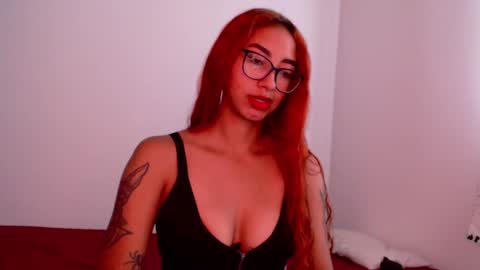 _loreana_ online show from 01/28/25, 12:22