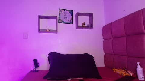 Snapshot of _lorrayne_ chatting on 01/20/25, 11:56 Lorrayne online show from 01/20/25, 11:56