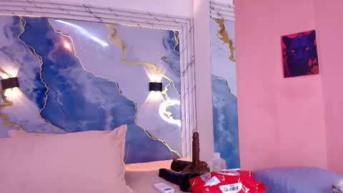 Snapshot of _lorrayne_ chatting on 10/21/25, 12:06 Lorrayne online show from 10/21/25, 12:06