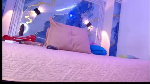 Snapshot of _lorrayne_ chatting on 11/08/25, 12:05 Lorrayne online show from 11/08/25, 12:05