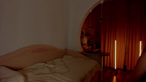 Snapshot of _lovely_lady chatting on 02/21/25, 10:48 Alice online show from 02/21/25, 10:48