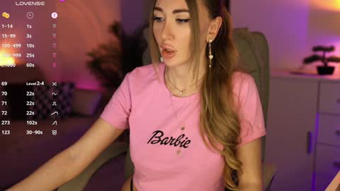 Snapshot of _lovly chatting on 12/22/24, 12:05 Melanie online show from 12/22/24, 12:05