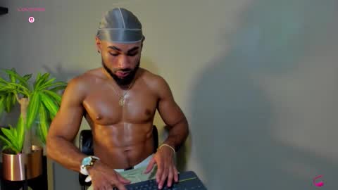 _luca_flame online show from 11/25/25, 04:45