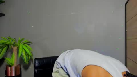 _luca_flame online show from 11/25/25, 07:03