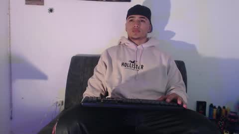 Snapshot of _luxury_23 chatting on 01/28/25, 12:11 STIVEN online show from 01/28/25, 12:11