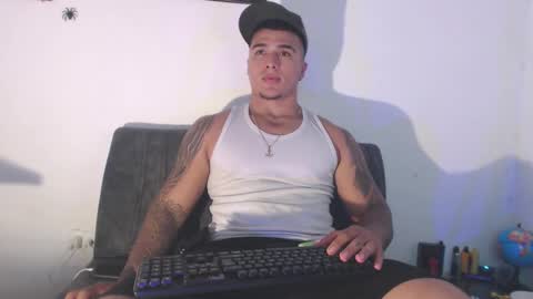 Snapshot of _luxury_23 chatting on 02/14/25, 05:51 STIVEN online show from 02/14/25, 05:51
