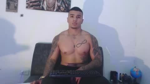 Snapshot of _luxury_23 chatting on 02/26/25, 04:25 STIVEN online show from 02/26/25, 04:25