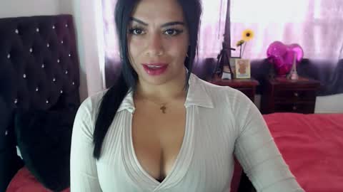 QUEEN online show from 10/31/25, 04:19