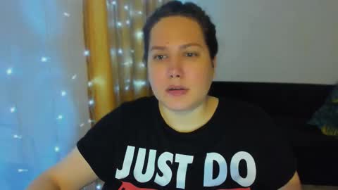 Snapshot of _madalexa_ chatting on 10/15/25, 09:15 Alexa online show from 10/15/25, 09:15