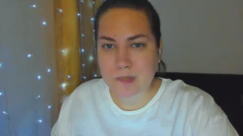 Snapshot of _madalexa_ chatting on 11/27/25, 08:11 Alexa online show from 11/27/25, 08:11