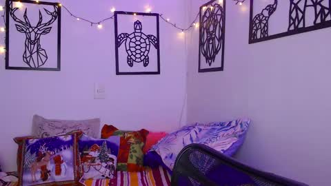 Snapshot of _marcela_wi chatting on 12/03/24, 11:02 Marce  online show from 12/03/24, 11:02