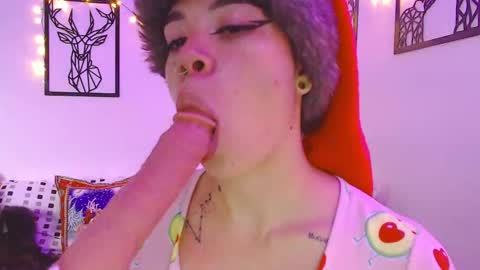 Snapshot of _marcela_wi chatting on 12/19/24, 10:21 Marce  online show from 12/19/24, 10:21