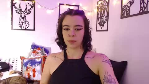 Snapshot of _marcela_wi chatting on 01/02/25, 08:35 Marce  online show from 01/02/25, 08:35