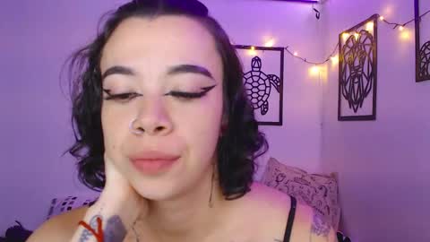 Snapshot of _marcela_wi chatting on 01/03/25, 11:55 Marce  online show from 01/03/25, 11:55