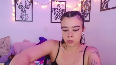 Snapshot of _marcela_wi chatting on 02/05/25, 09:40 Marce  online show from 02/05/25, 09:40