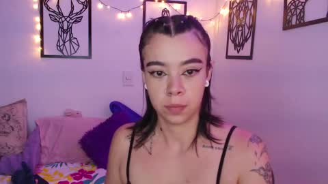 Snapshot of _marcela_wi chatting on 02/06/25, 12:43 Marce  online show from 02/06/25, 12:43