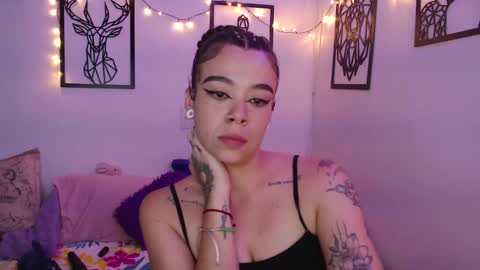 Snapshot of _marcela_wi chatting on 02/07/25, 01:25 Marce  online show from 02/07/25, 01:25