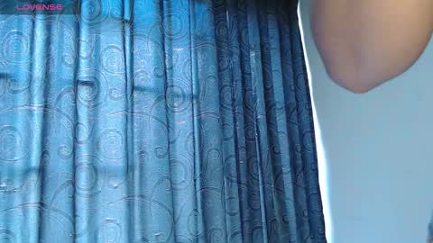 Snapshot of _mari_lunna_ chatting on 10/21/25, 03:24 _mari_lunna_ online show from 10/21/25, 03:24