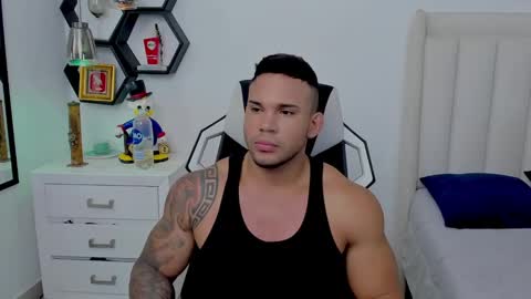 Snapshot of _matthew_santos_ chatting on 12/16/24, 11:39 _matthew_santos_ online show from 12/16/24, 11:39