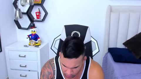 Snapshot of _matthew_santos_ chatting on 01/18/25, 01:52 _matthew_santos_ online show from 01/18/25, 01:52
