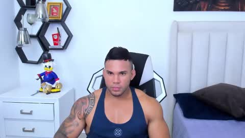 Snapshot of _matthew_santos_ chatting on 01/28/25, 02:43 _matthew_santos_ online show from 01/28/25, 02:43