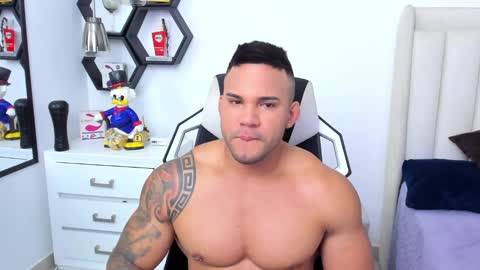 Snapshot of _matthew_santos_ chatting on 02/09/25, 01:14 _matthew_santos_ online show from 02/09/25, 01:14
