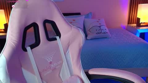 Snapshot of _meliblue chatting on 11/18/25, 07:18 Meli online show from 11/18/25, 07:18