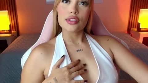 Snapshot of _meliblue chatting on 11/25/25, 08:20 Meli online show from 11/25/25, 08:20