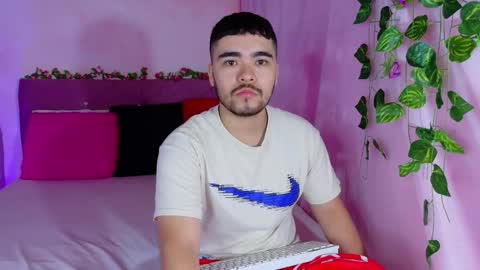 Snapshot of _mia_and_mike_ chatting on 11/06/25, 03:57 Mia y Mike online show from 11/06/25, 03:57