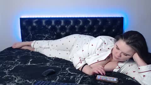 mikey and mia online show from 11/11/25, 11:43