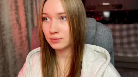 _mirabell_ online show from 11/24/25, 12:54