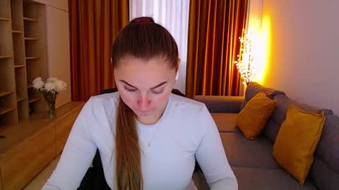 Mia online show from 10/10/25, 09:52